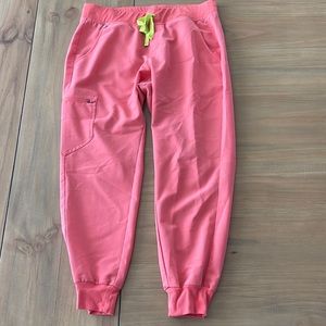 Figs Zamora Jogger scrub pants petite